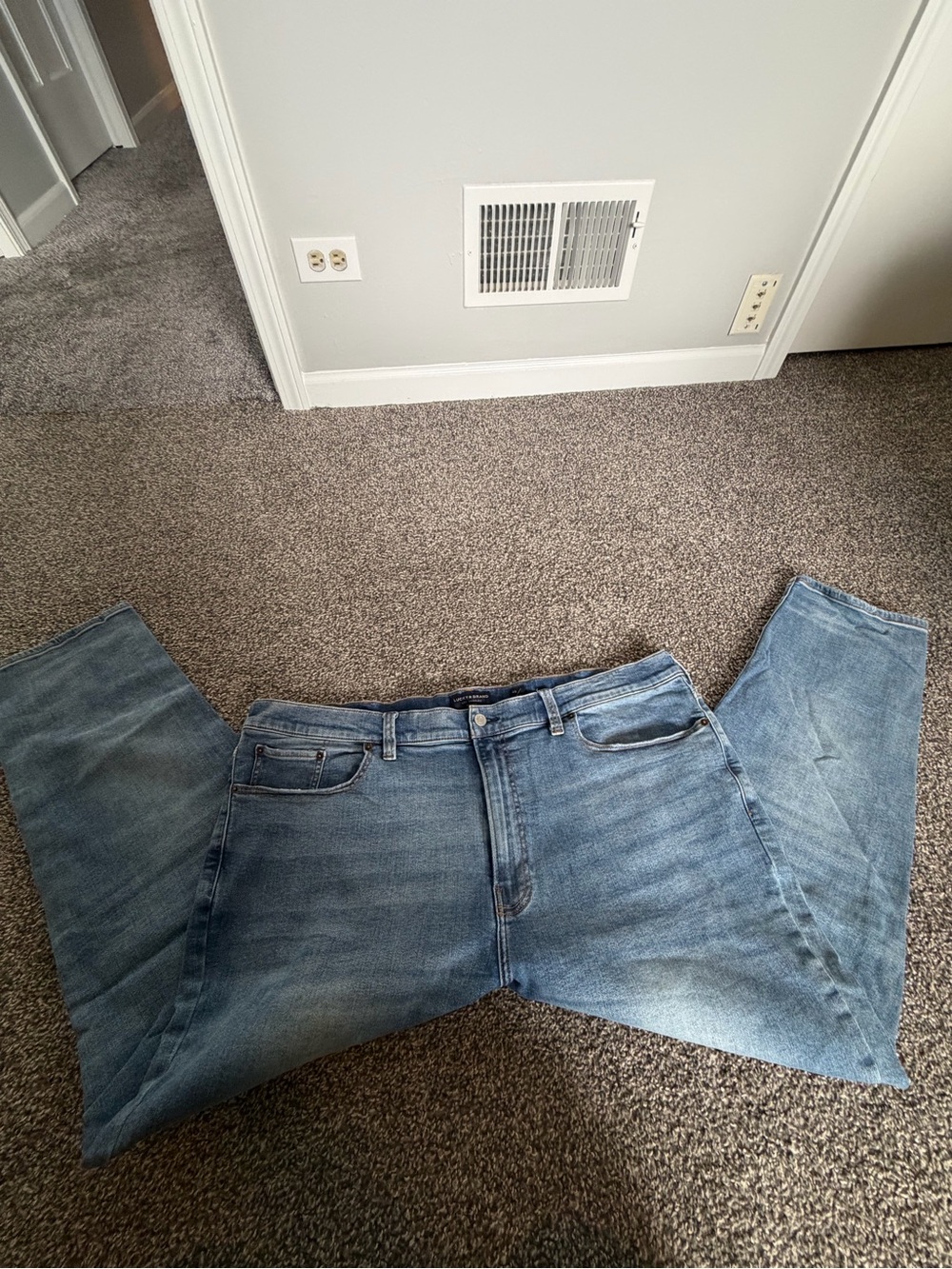 Lucky Brand Men's Light Blue Straight-Leg Jeans